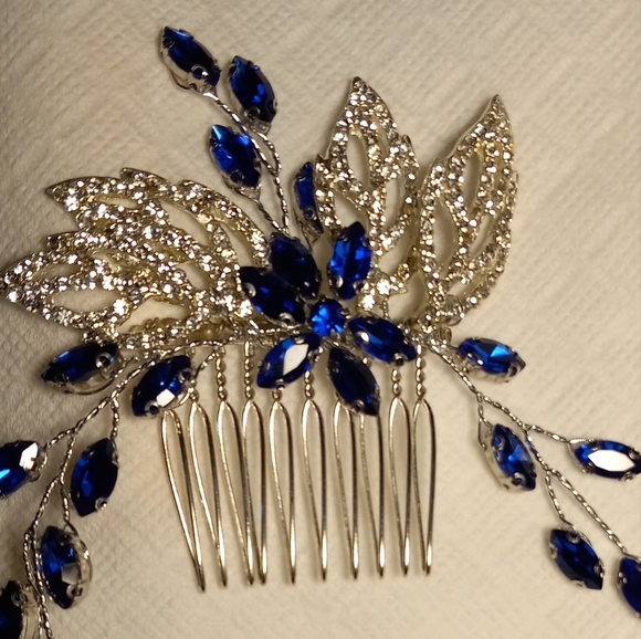 Beautiful Blue Hair Comb - Picture 5 of 16